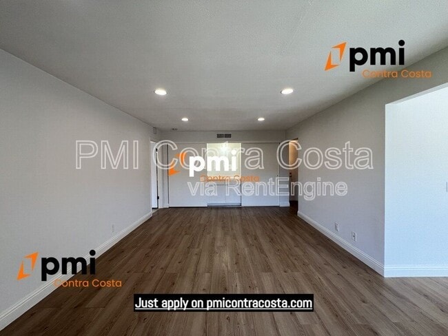 Building Photo - 320 N Civic Dr