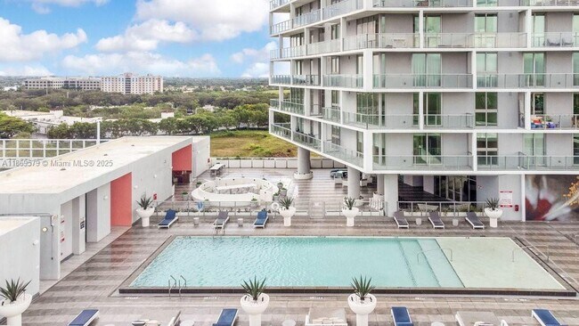 Building Photo - 2000 Metropica Wy