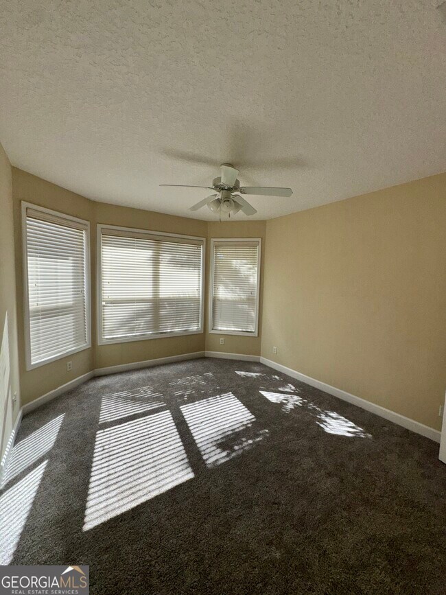 Building Photo - 102 Miller Dr