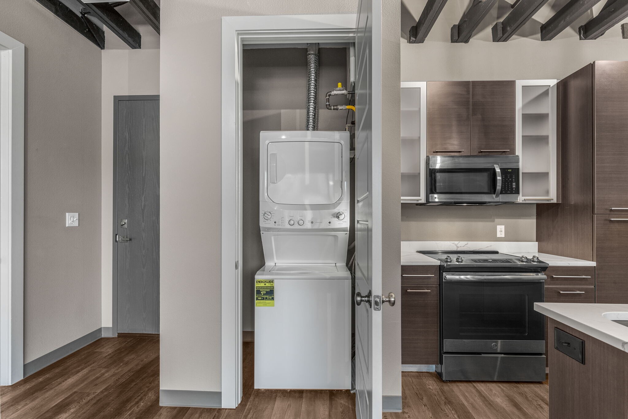 Building Photo - 901 9th St