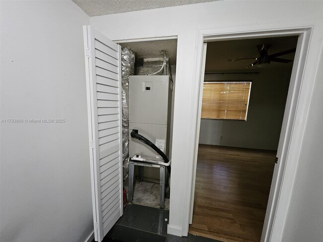 Building Photo - 117 SW 96th Ave