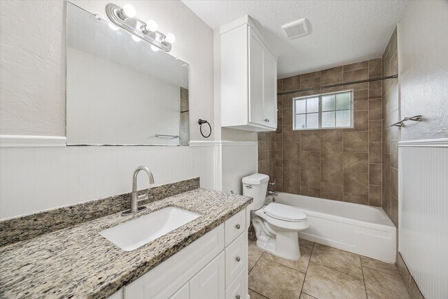 Building Photo - 23103 Berry Pine Dr