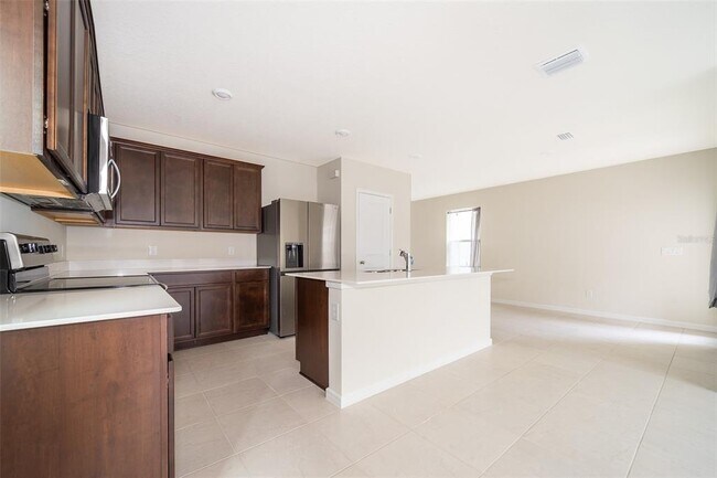 Building Photo - 1941 Summer Serenity Dr