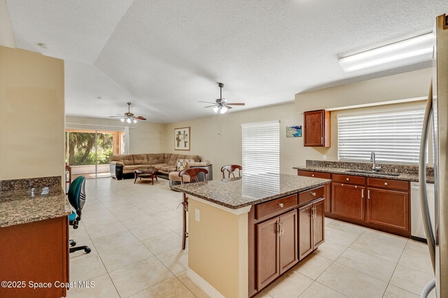 Building Photo - 1634 Sun Gazer Dr