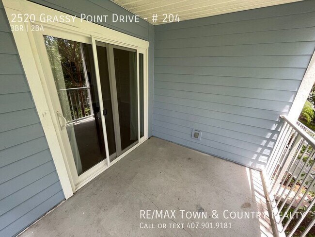 Building Photo - Lake Mary Waterfront Condo