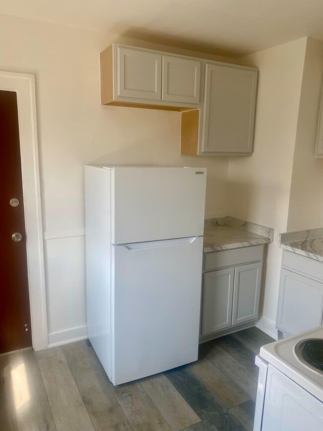 Building Photo - 14069 Saratoga Ave