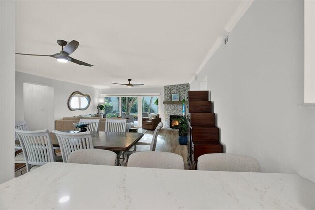 Building Photo - 7530 Sunshine Skyway Ln S