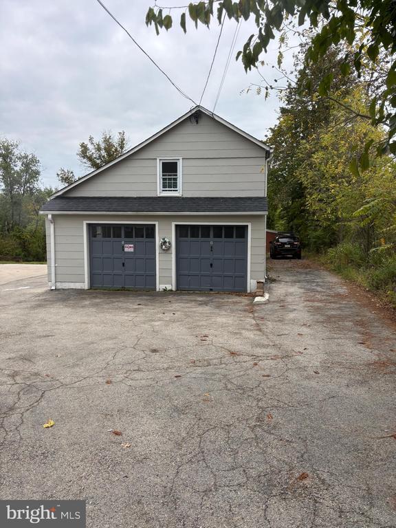 Building Photo - 726 W Germantown Pike