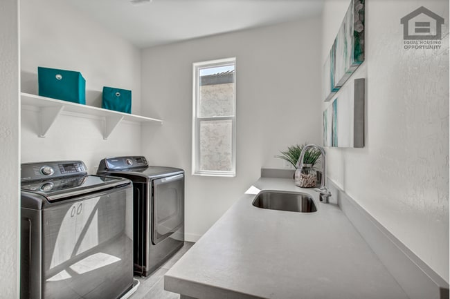 Building Photo - 3Bed/2.5Bath Beautifully Furnished or Unfurnished Home in Goodyear! -- MODERN FINISHES!
