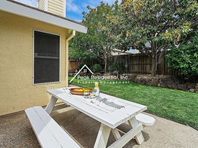 Building Photo - Updated 4bd/2ba Folsom Home with 3 Car Gar...