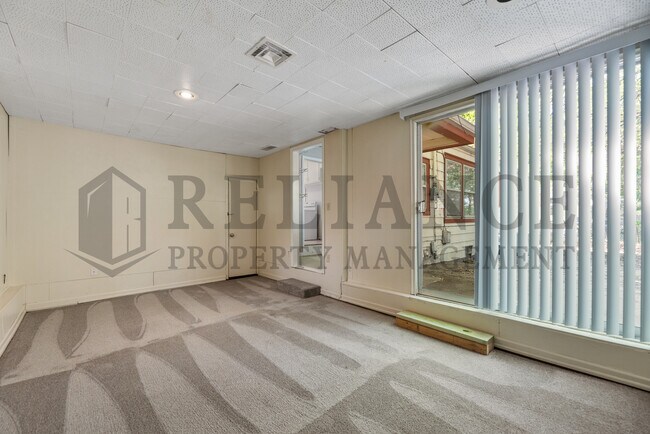 Building Photo - 1713 S Faulders Ln
