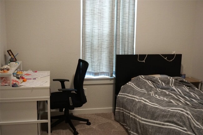 Building Photo - 16626 Lake Austin St