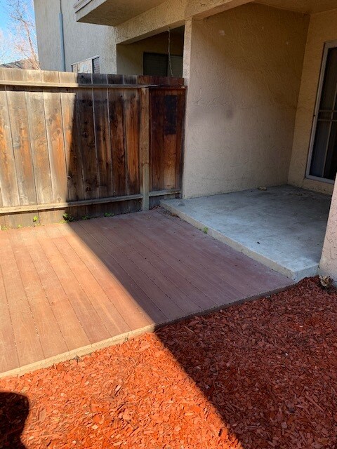 Building Photo - 720 W Valley Dr