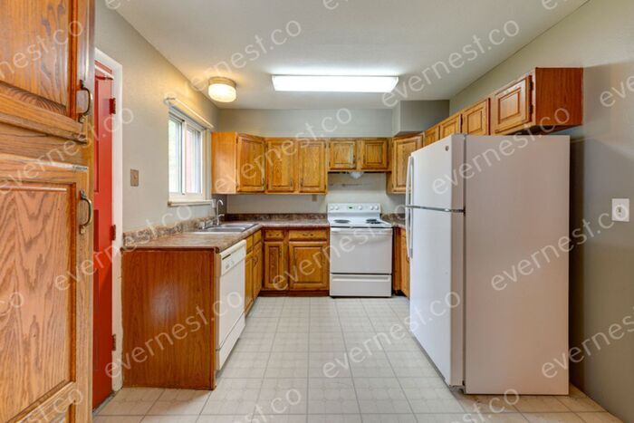 Building Photo - 3191 Troy St