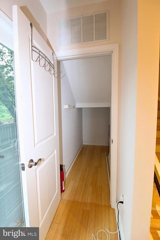 Building Photo - 4614 Roxbury Dr
