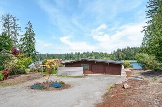 Building Photo - 3-Bed Waterfront Home in Vaughn