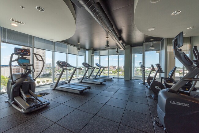 Building Photo - 777 N Ashley Dr