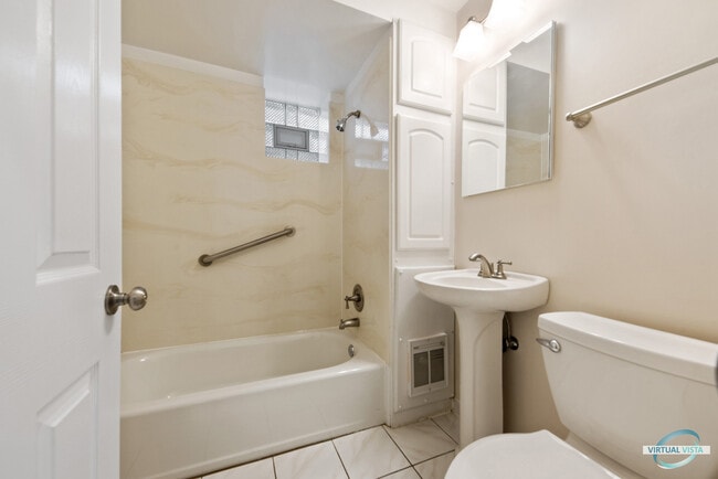 Building Photo - 3510 S Union Ave