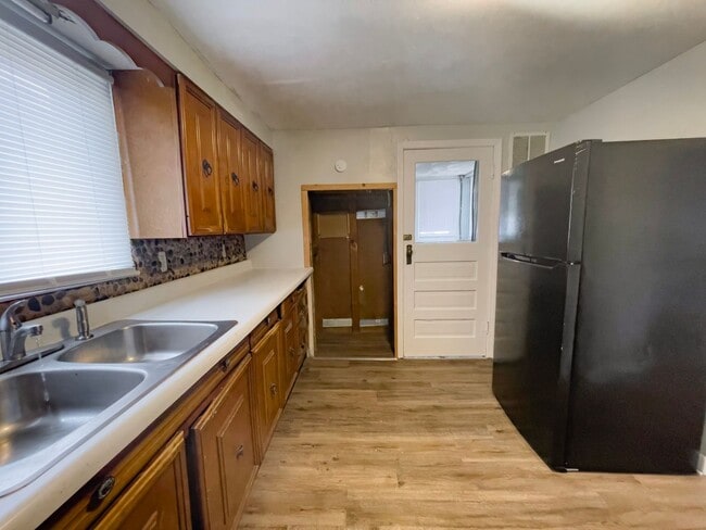 Building Photo - Washer/Dryer Hook Ups