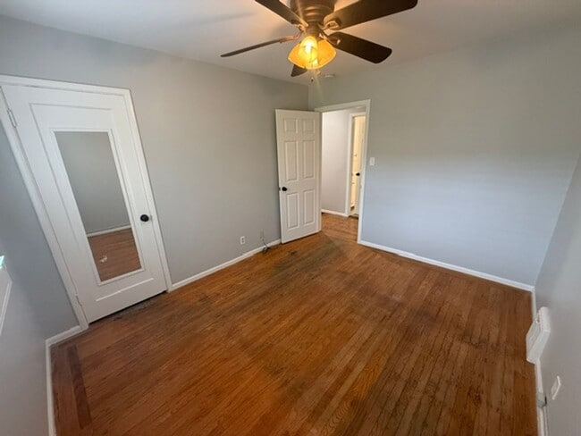 Building Photo - 3824 Fernwood St