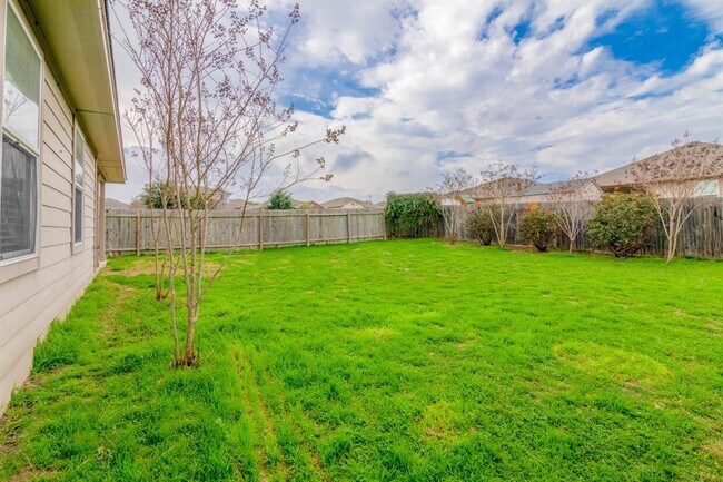 Building Photo - 328 Baldwin St