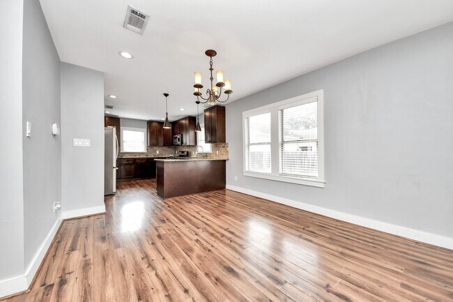 Building Photo - 2820 Holman St