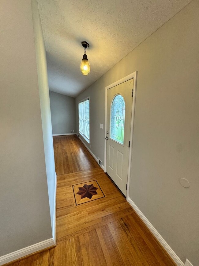 Building Photo - Spacious 4 Bedroom in Fern Creek