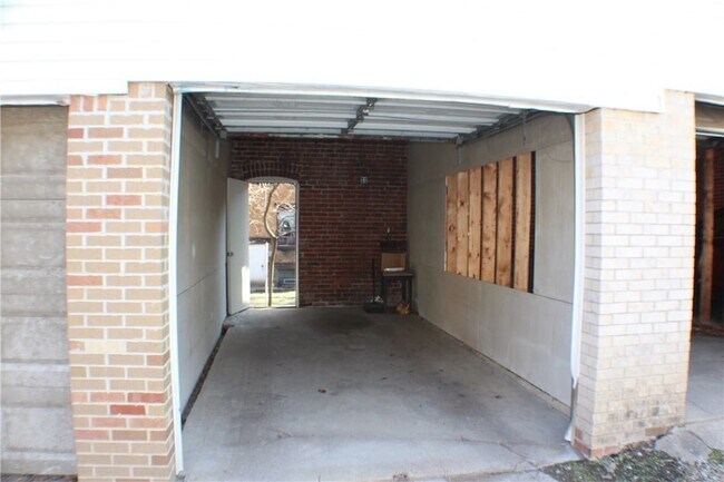 Building Photo - 708 S Negley Ave