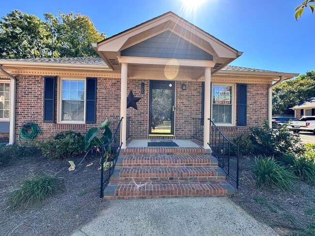 Building Photo - 222 Pointe Cir