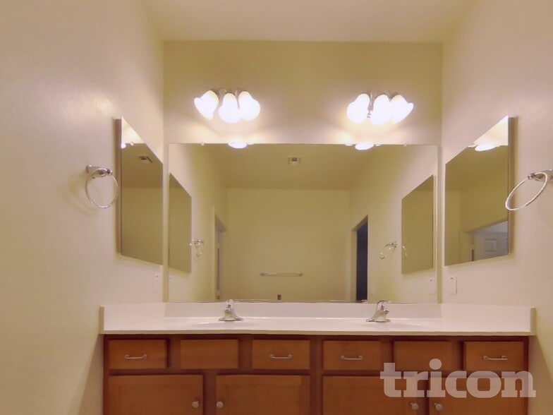 Building Photo - 17750 W Banff Ln