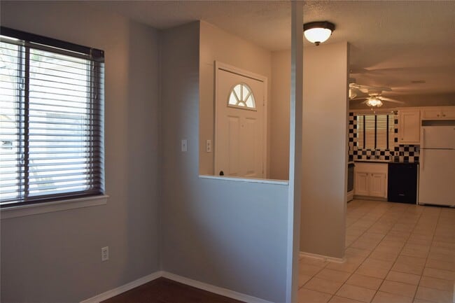 Building Photo - 1505 Silverpines Rd