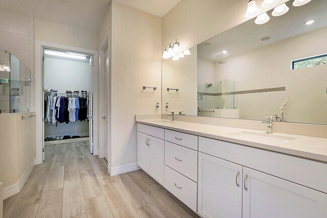 Building Photo - 11624 SALLY ANN Dr