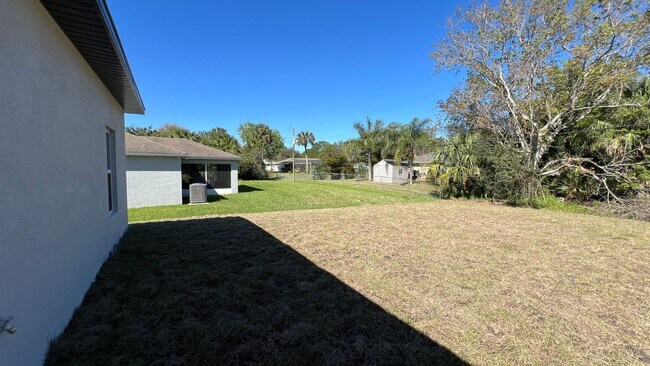 Building Photo - Spacious 3BD/2BA Palm Bay Home – Modern Comfort & Great Location!