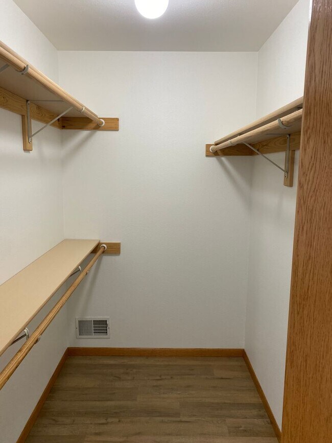 Building Photo - Beautiful 3 Bedroom Single Family Home in ...