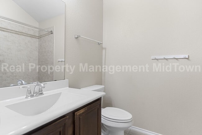 Building Photo - 2035 Karsen Ln