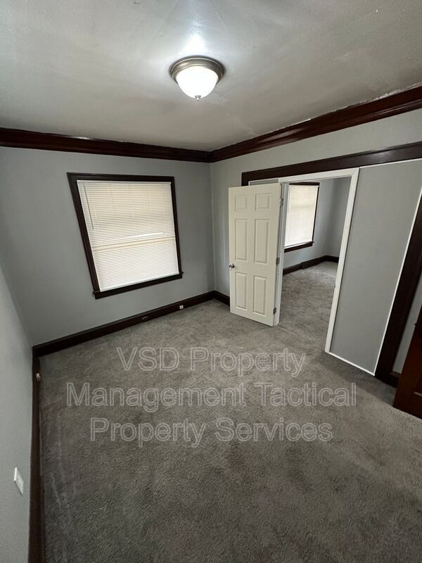 Building Photo - 4024 E 143rd St