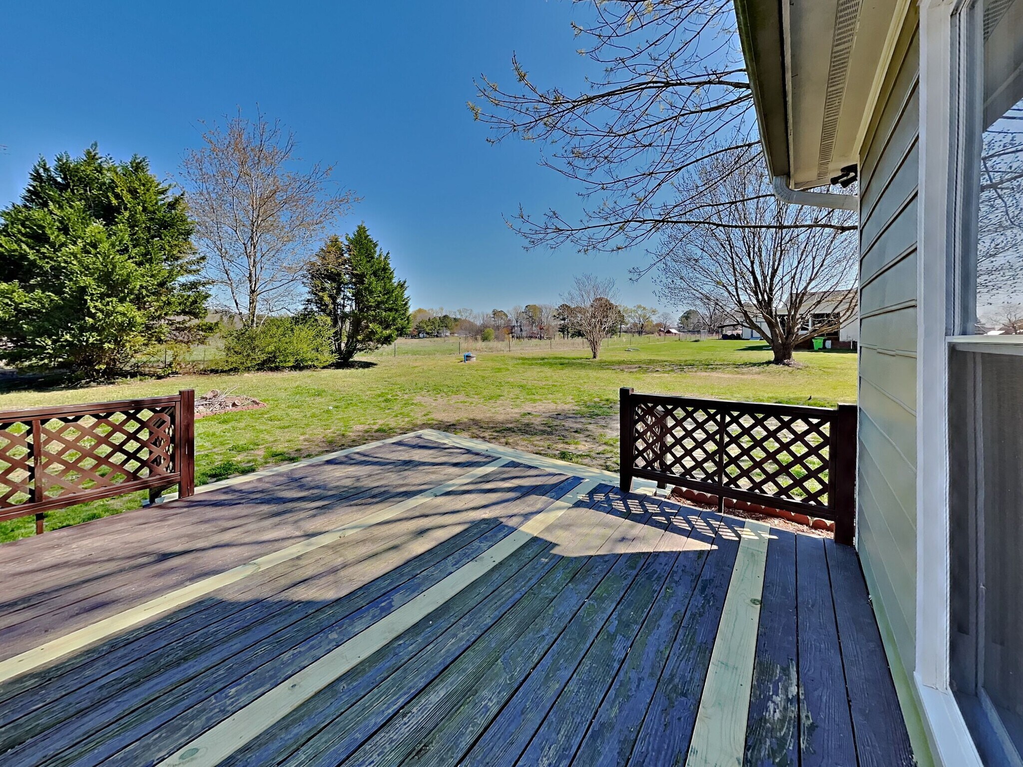 Building Photo - 3016 Lindsay Dr