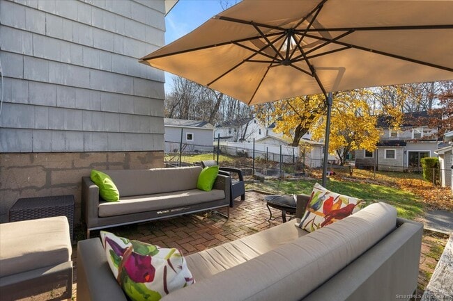 Building Photo - 171 Waite St