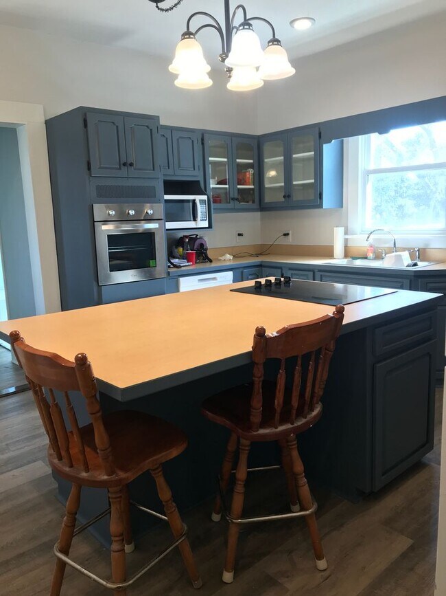 Building Photo - 1001 S 8th St