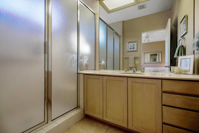 Building Photo - 496 Desert Holly Dr