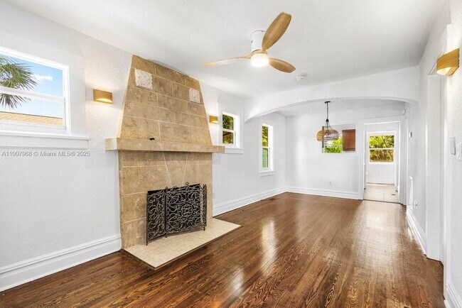 Building Photo - 416 S L St