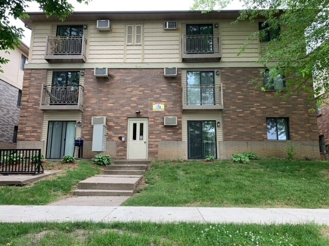 Primary Photo - 504 S Van Buren St