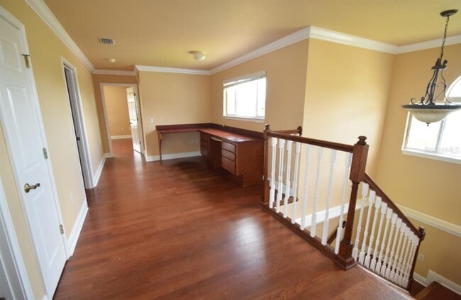 Building Photo - 222 Carpenters Way