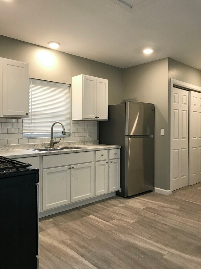 Building Photo - 1246 West Ave