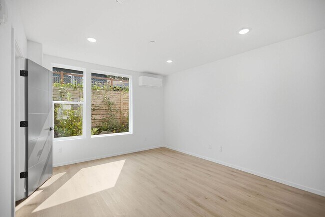 Building Photo - 12512 C 35th Ave NE