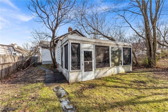 Building Photo - 786 E 156th St