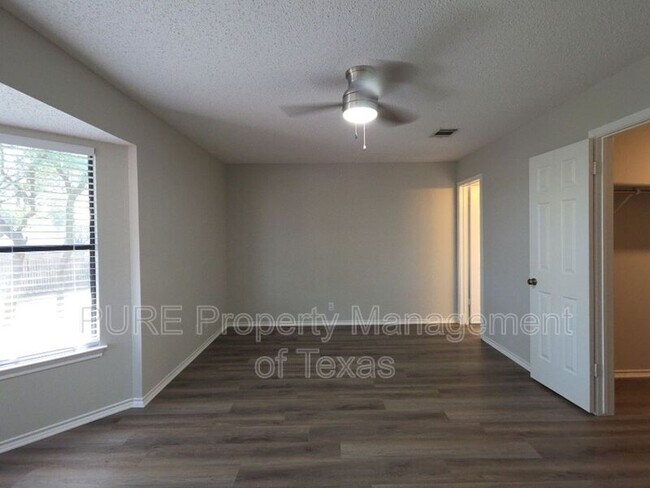 Building Photo - 1406 Bullhill Cove