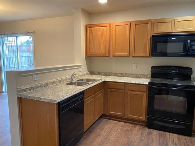 Building Photo - 10504 Park City tr