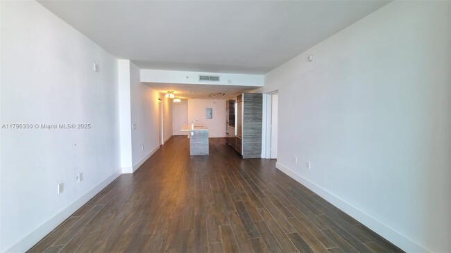 Building Photo - 460 NE 28th St