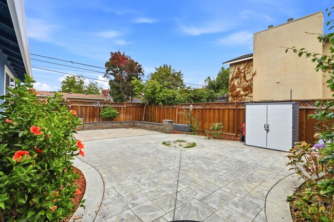 Building Photo - Beautiful Remodeled 3-Bedroom 2-Bathroom Single Family Home